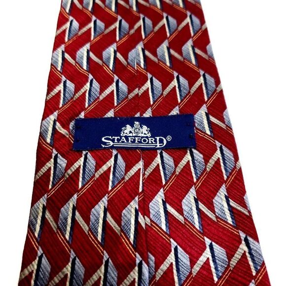 Stafford Red Print Abstract Geometric Short Wide Silk Tie - Picture 3 of 6